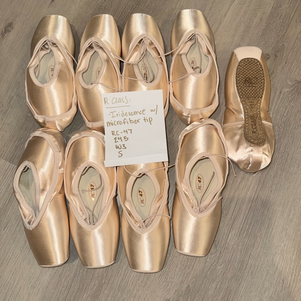 R Class Pointe Shoes Iridescence MicrofiberTip